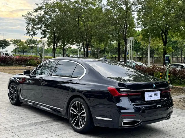 BMW 7 Series — Фото автомобиля 11