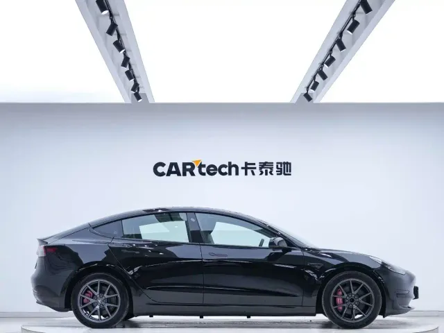 Tesla Model 3 — Фото автомобиля 7