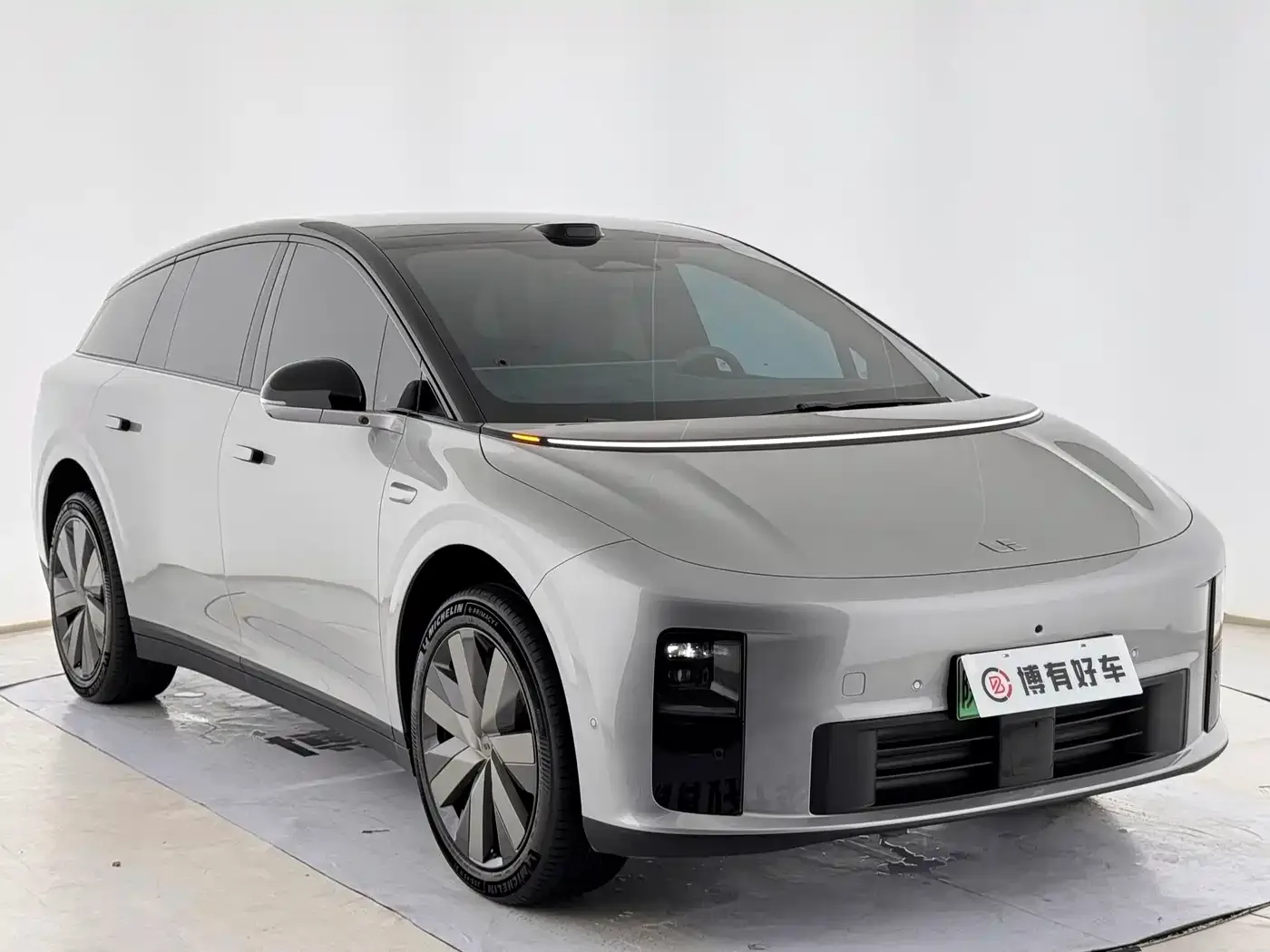 Li Auto Li Auto i6 2025 4WD Base Model — Фото автомобиля 3