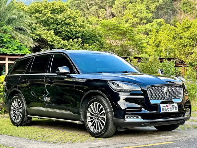 Lincoln Aviator — Фото автомобиля 3
