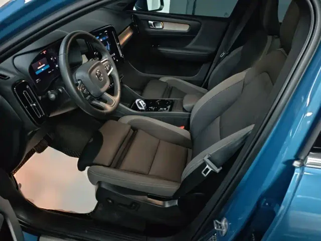 Volvo XC40 — Фото автомобиля 14