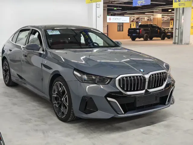 BMW 5 Series — Фото автомобиля 2