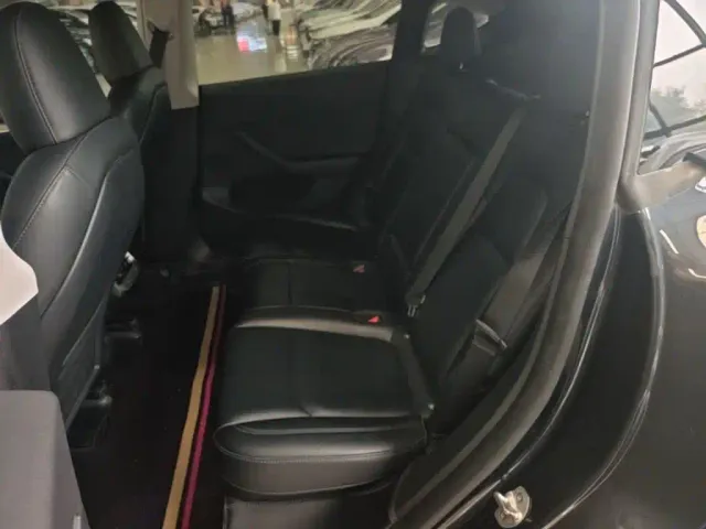 Tesla Model Y — Фото автомобиля 16