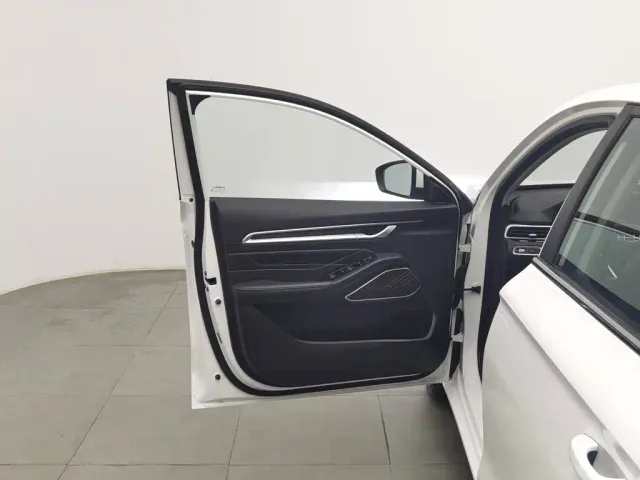 Geely Emgrand — Фото автомобиля 8