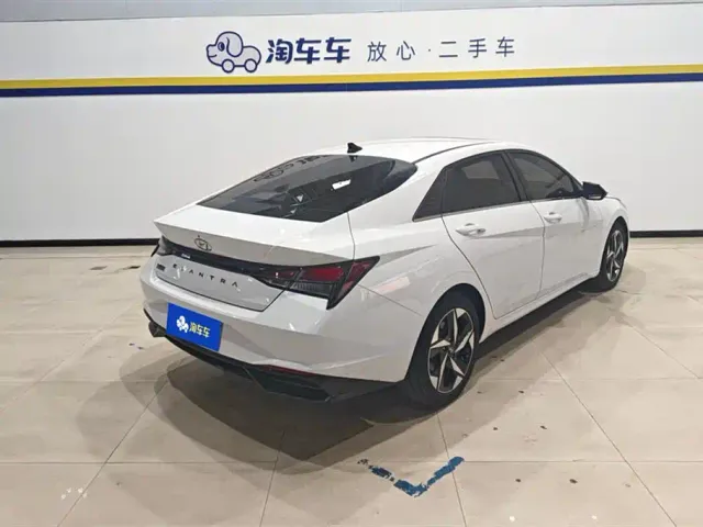 Hyundai Elantra — Фото автомобиля 3