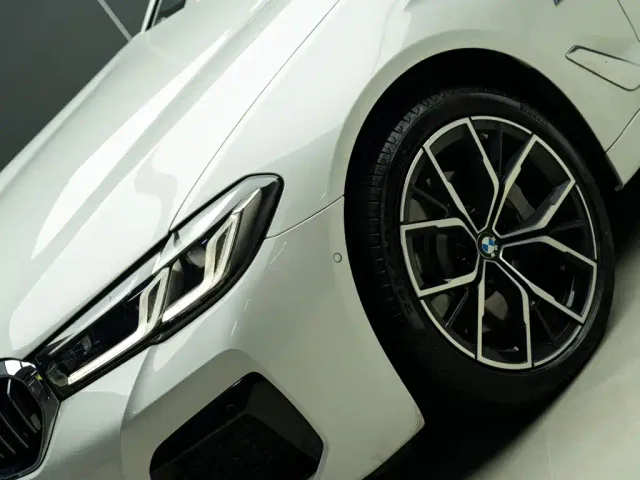 BMW 5 Series — Фото автомобиля 3
