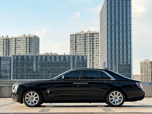 Rolls-Royce Ghost — Фото автомобиля 3