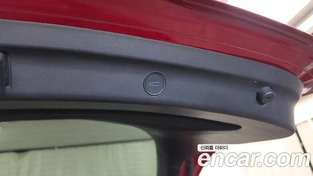 Tesla Model Y — Фото автомобиля 27