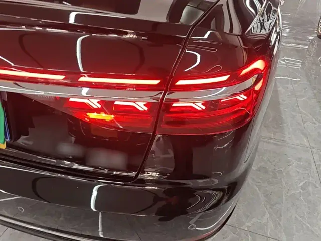 Audi A8 — Фото автомобиля 7