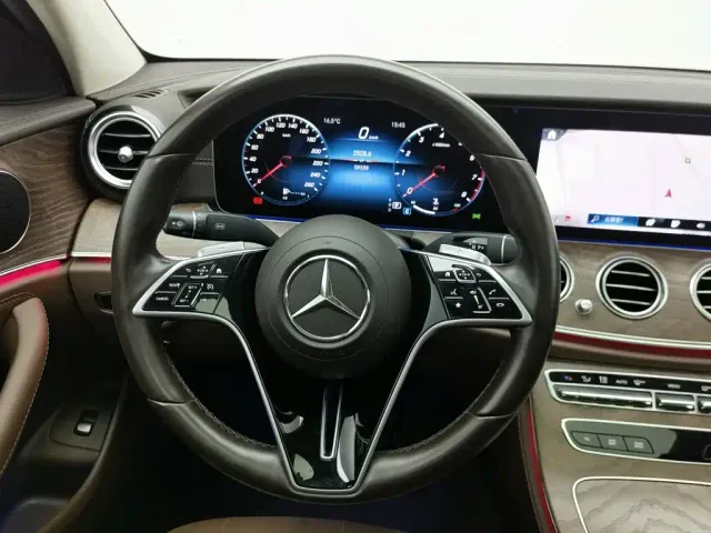 Mercedes-Benz E-Class — Фото автомобиля 11