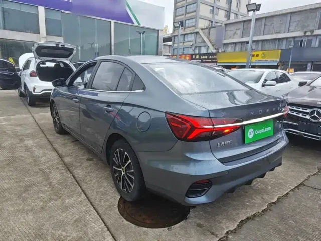 Roewe i5 — Фото автомобиля 4