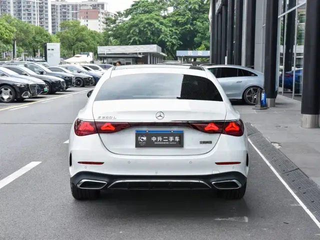 Mercedes-Benz E-Class — Фото автомобиля 5