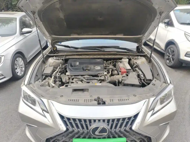Lexus ES — Фото автомобиля 16
