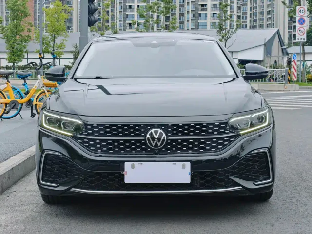 Volkswagen Passat — Фото автомобиля 2