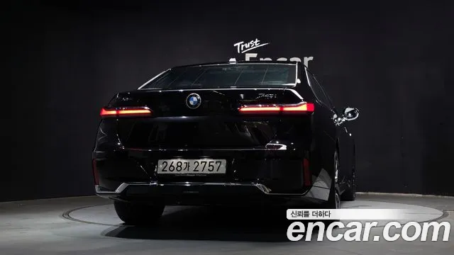 BMW 7-Series — Фото автомобиля 4