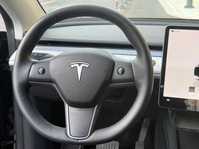 Tesla Model Y — Фото автомобиля 11