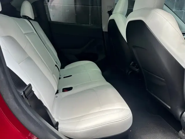 Tesla Model Y — Фото автомобиля 10