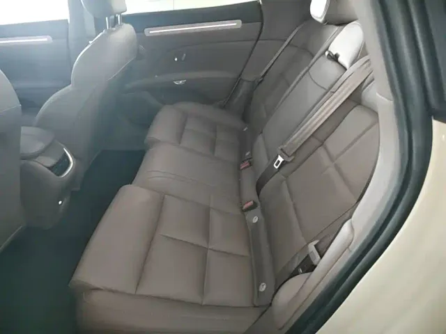 IM Motors L6 — Фото автомобиля 16