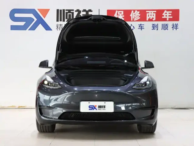 Tesla Model Y — Фото автомобиля 17