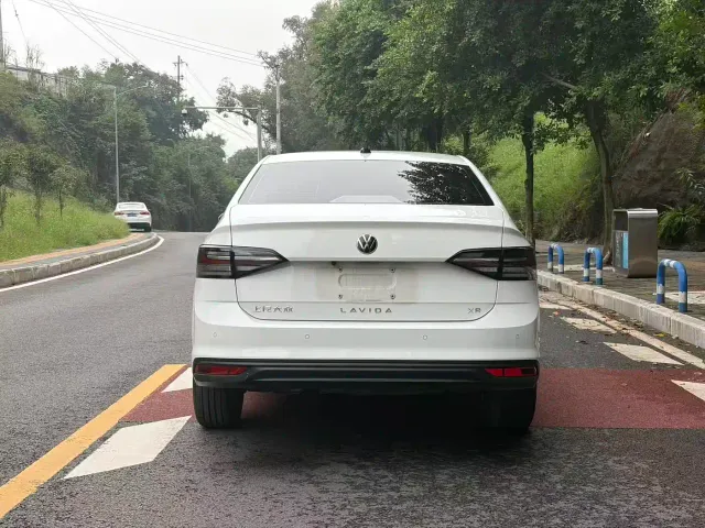 Volkswagen Lavida — Фото автомобиля 12