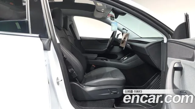 Tesla Model Y — Фото автомобиля 26