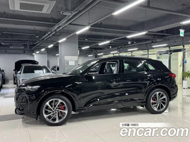 Audi Q5 40 TDI quattro S Line Black Edition — Фото автомобиля 2