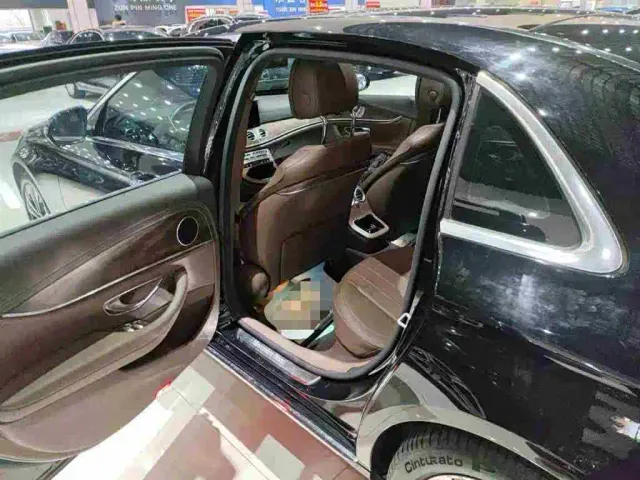 Mercedes-Benz E-Class — Фото автомобиля 24