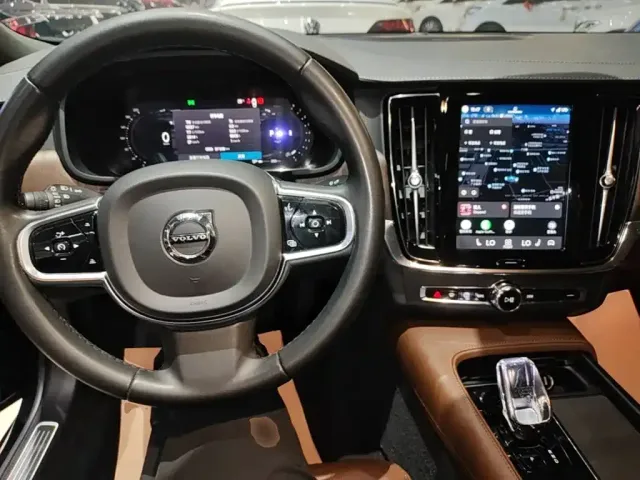 Volvo S90 — Фото автомобиля 9