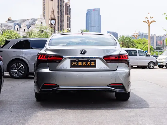 Lexus LS — Фото автомобиля 5