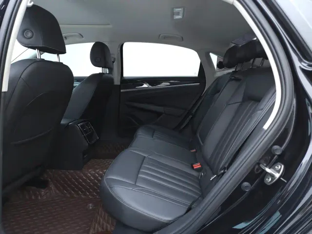 Volkswagen Passat — Фото автомобиля 9