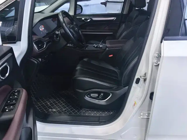 GAC Trumpchi M6 — Фото автомобиля 9