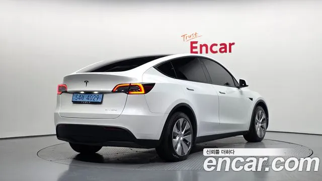 Tesla Model Y — Фото автомобиля 2