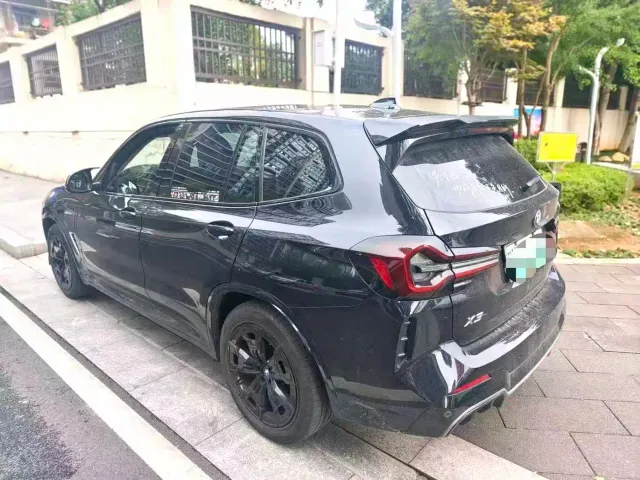 BMW iX3 — Фото автомобиля 3