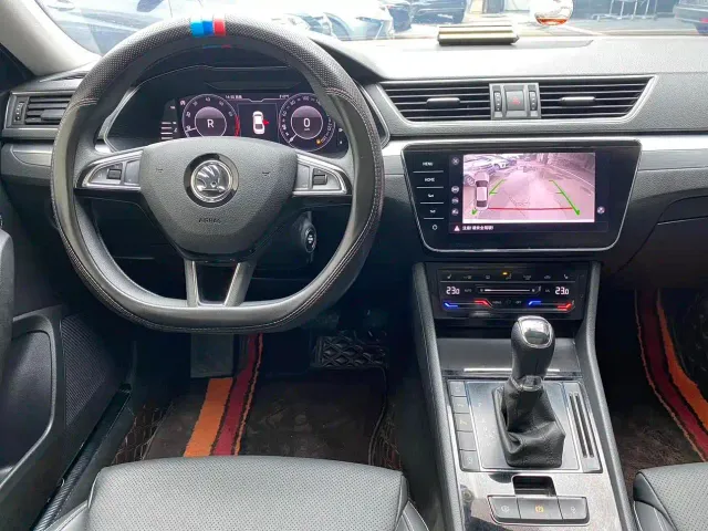 Skoda Superb — Фото автомобиля 12
