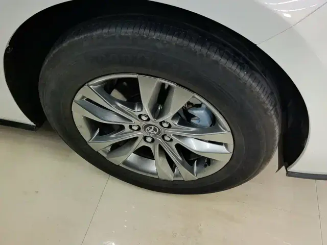 Toyota Sienna — Фото автомобиля 6