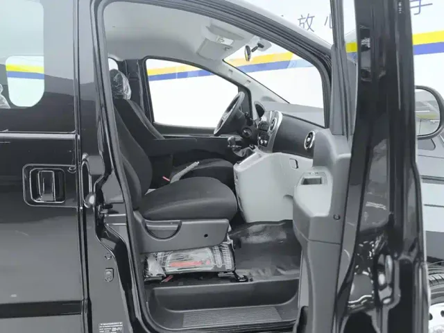 JAC Refine M3 — Фото автомобиля 8