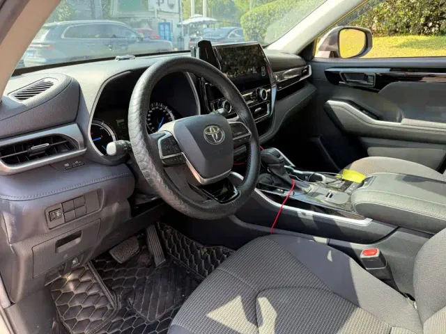 Toyota Highlander — Фото автомобиля 7