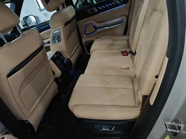 BYD FangChengBao Leopard 8 — Фото автомобиля 16