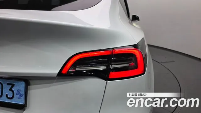 Tesla Model Y — Фото автомобиля 8