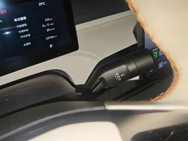 Geely Galaxy Starship 7 EM-i — Фото автомобиля 16