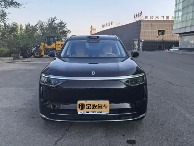 AITO Wenjie AITO M8 2025 Extended Range Ultra 53.4kWh 6-Seater — Фото автомобиля 3