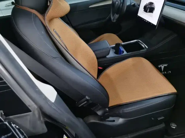 Tesla Model Y — Фото автомобиля 24