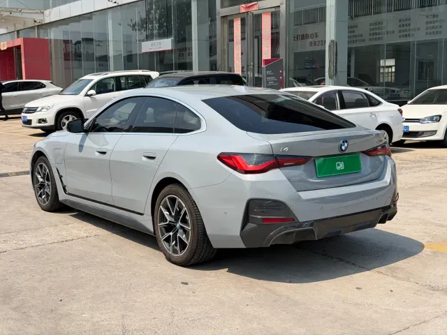 BMW i4 — Фото автомобиля 13