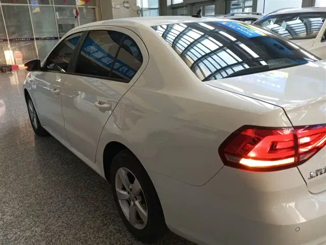 Volkswagen Lavida — Фото автомобиля 3