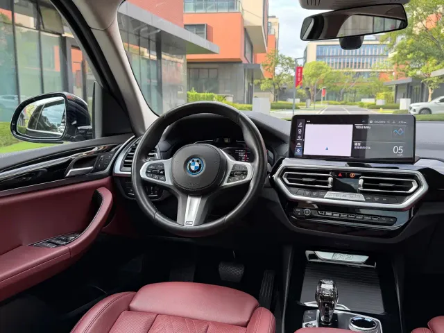 BMW iX3 — Фото автомобиля 11