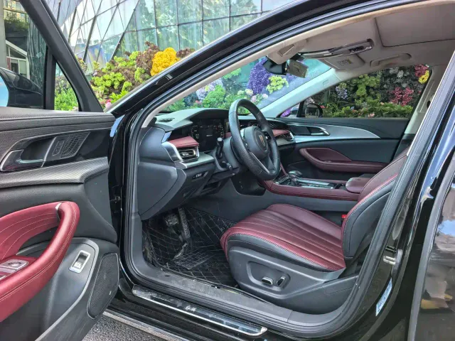 Hongqi H5 — Фото автомобиля 4