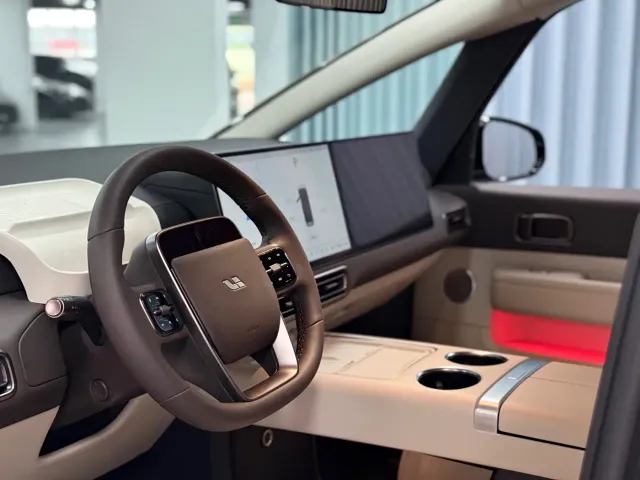 Li Auto MEGA — Фото автомобиля 5