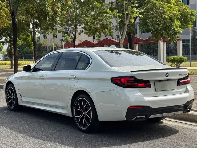 BMW 5 Series — Фото автомобиля 18