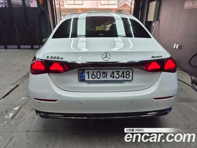 Mercedes-Benz E-Class — Фото автомобиля 4