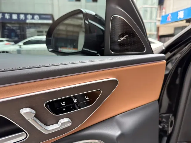 Mercedes-Benz E-Class — Фото автомобиля 14